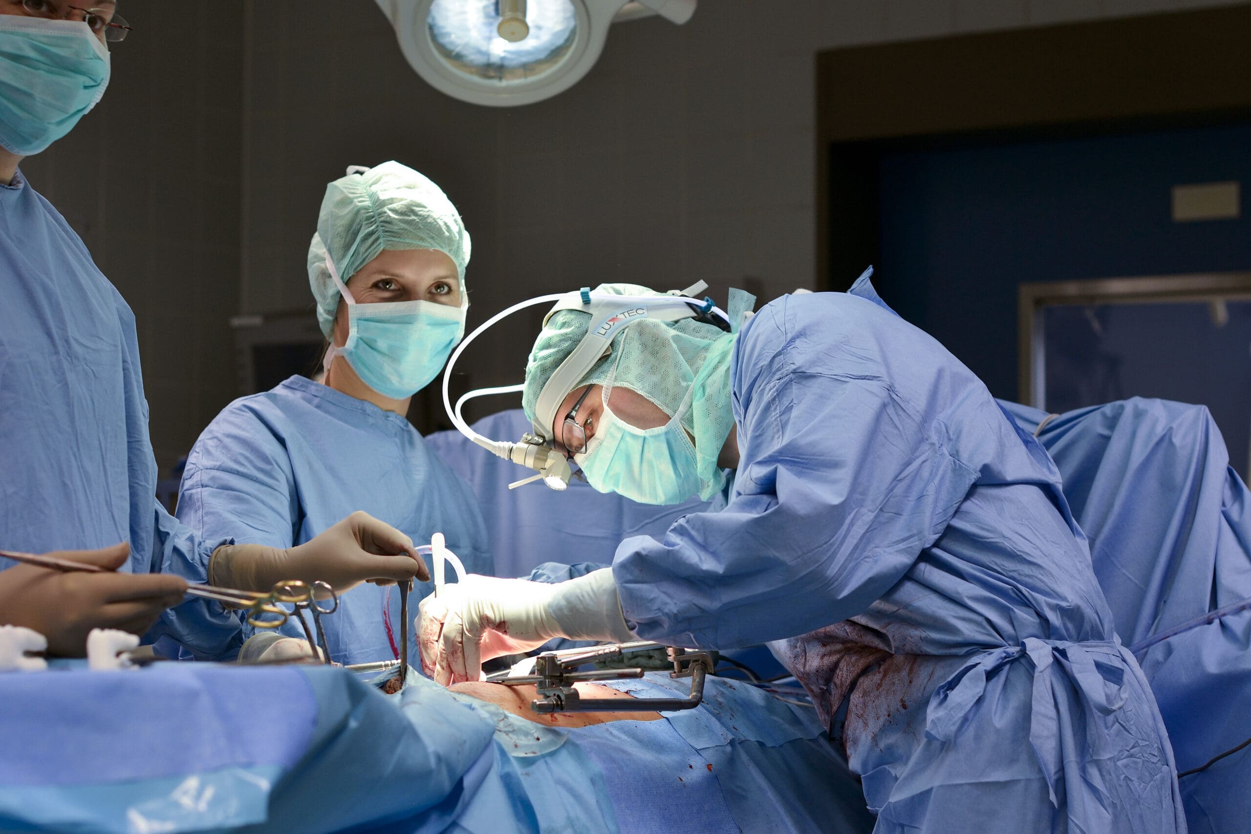 Prostate cancer: surgery or radiotherapy?