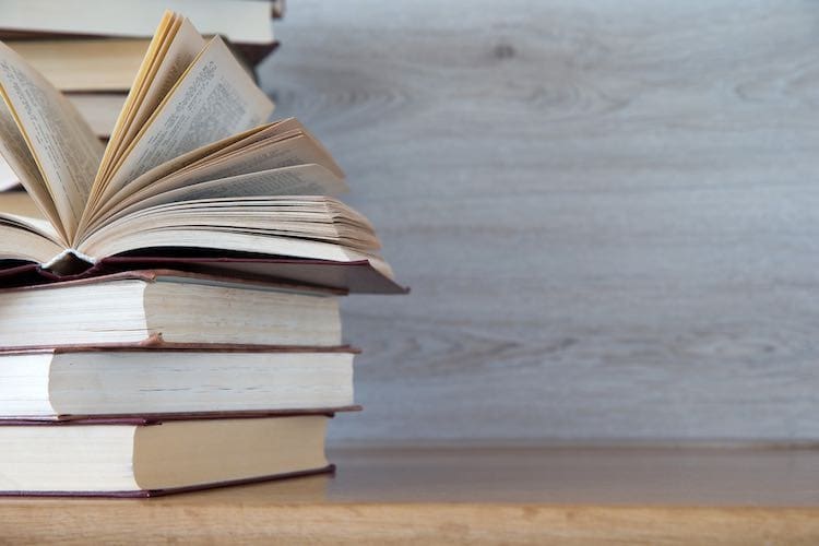 Video: Hitting the books hurts your eyesight
