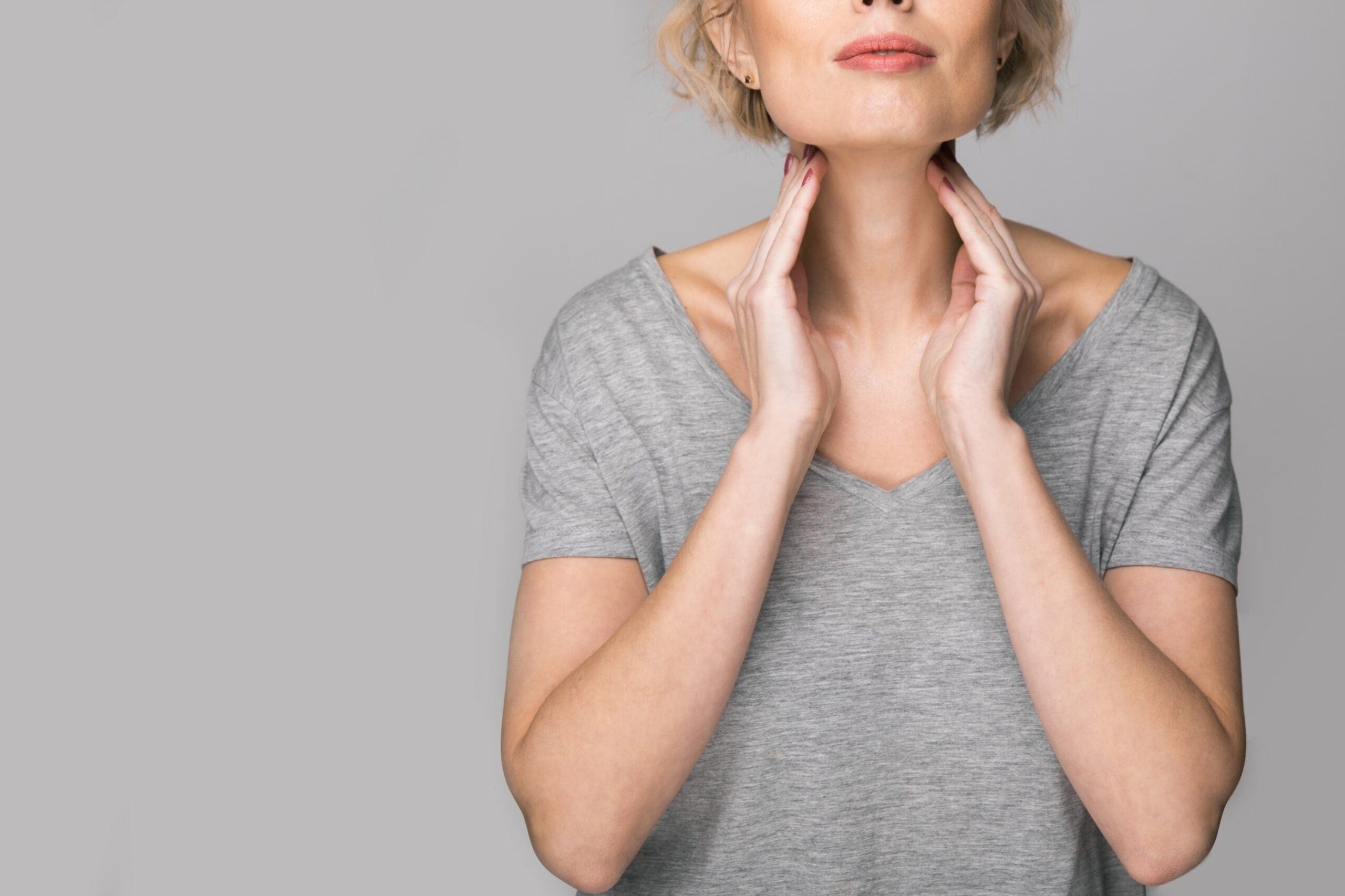 What are the symptoms of throat cancer?